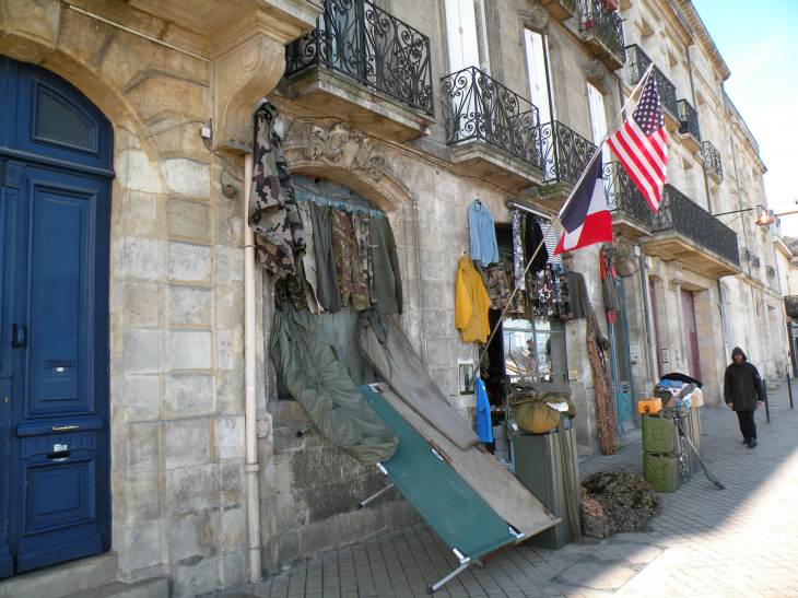  vente d'objets de l'armée